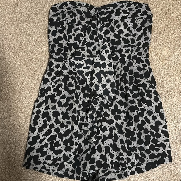 Express- size small, romper w/pockets - Picture 2 of 3